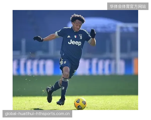 阿尔莫兰蒂中场直传撕裂对手后防——极致传球背后的训练与装备解码